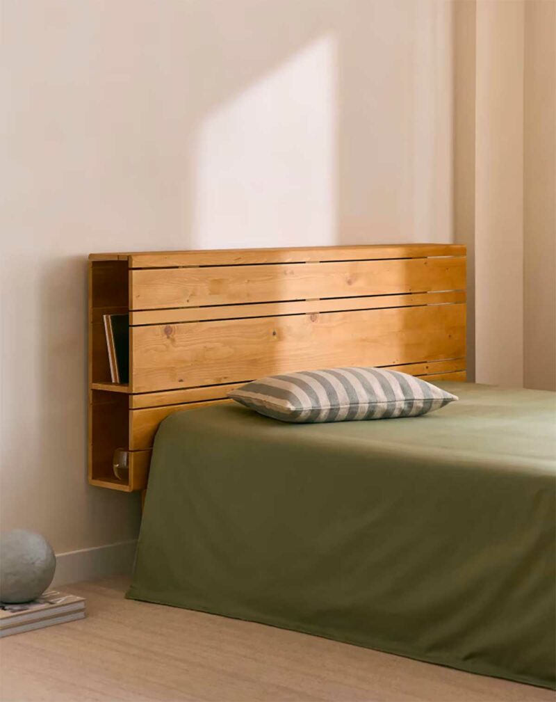 Tête de lit en bois avec chevets intégrés dissimulés