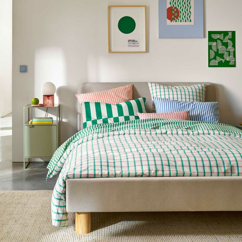 Du linge de lit graphique pour réveiller la chambre à prix réduit