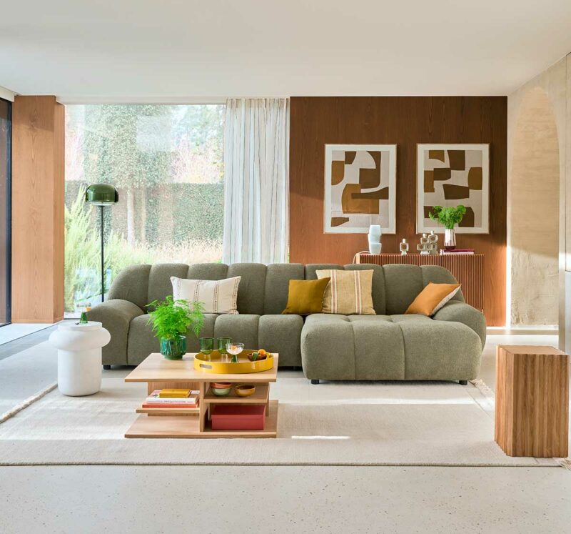 Salon avec canapé forme Sculptural arty