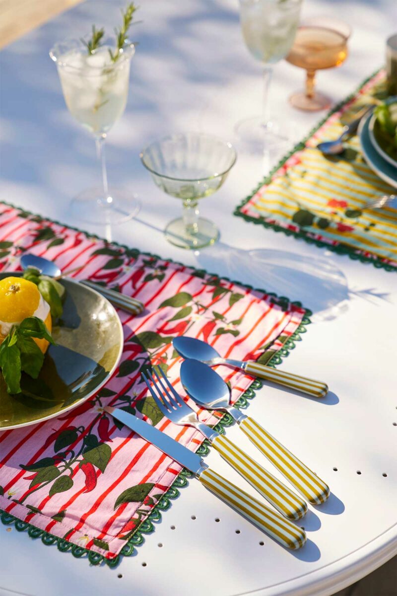 Lalie, les couverts rayés qui signent la table