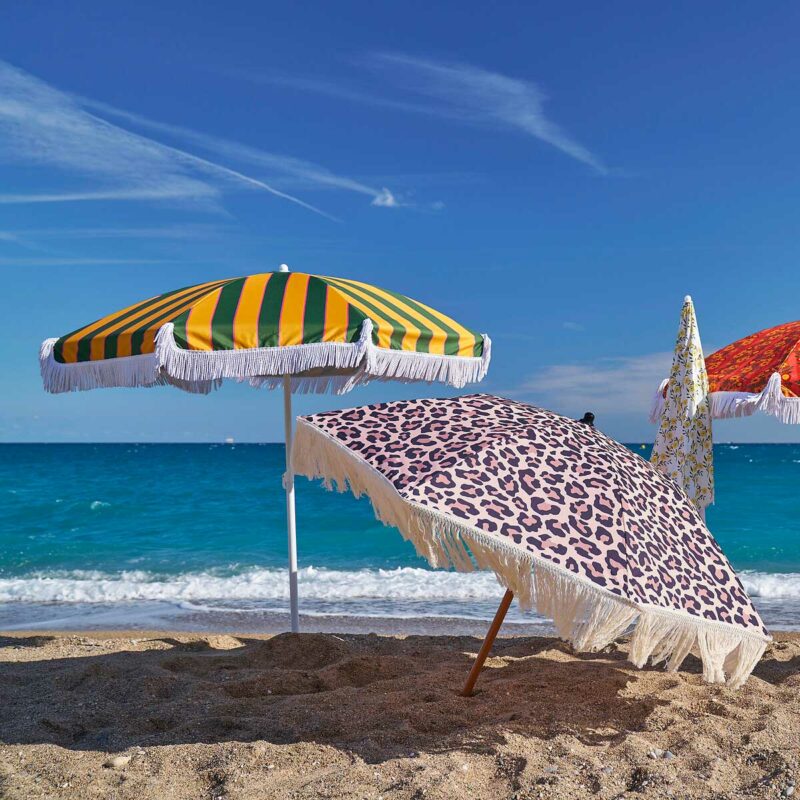 Les parasols, l’ombre qui signe le décor