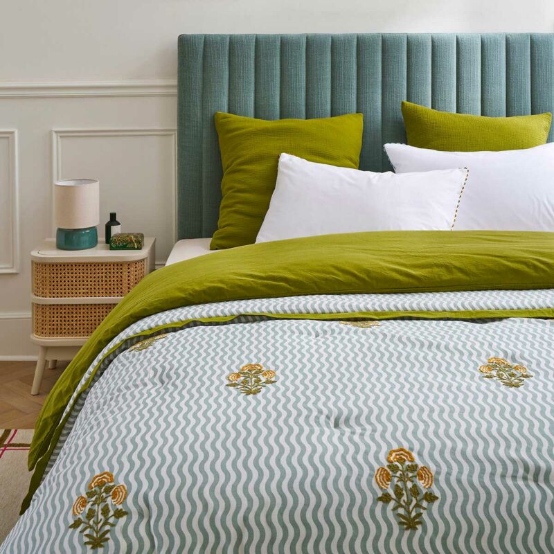 couvre-lit matelassé au charme brodé