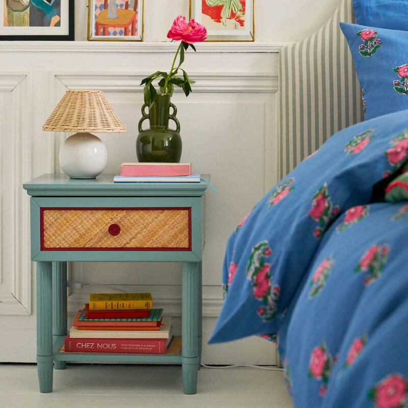 Un chevet esprit brocante aux couleurs pleines de charme