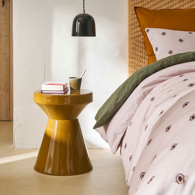 Un chevet sculptural qui structure la chambre