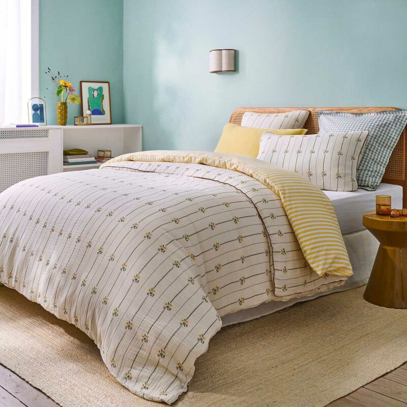 Une housse de couette fleurie pour une ambiance douce et vivante